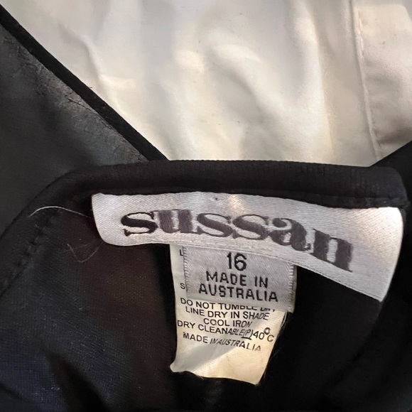 Perfect little black dress. Stretch very comfortable. Size 16. Made in Australia - Picture 5 of 5